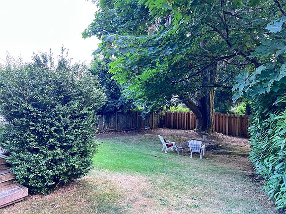 5th image of 637 Lovell Ave NW