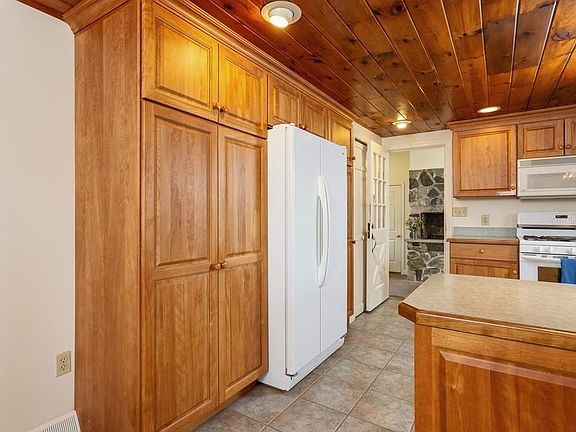 5th image of 5 Hanover Dr