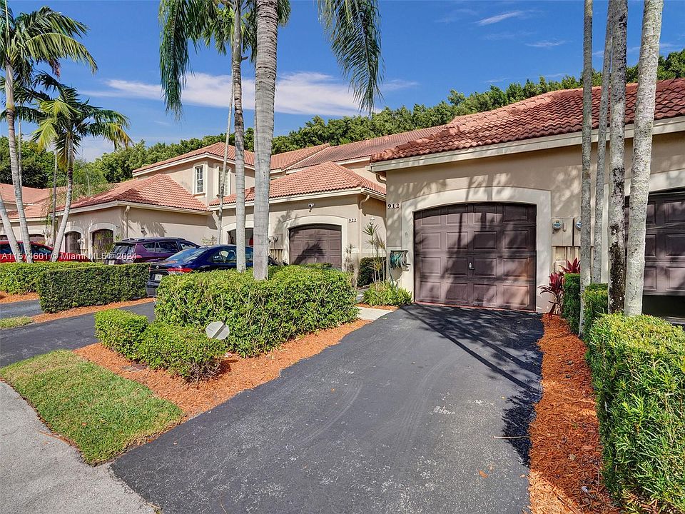 1st image of 912 Sevilla Cir