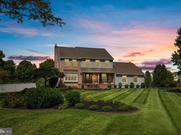 101 Foxchase Ct, Southampton, NJ 08088