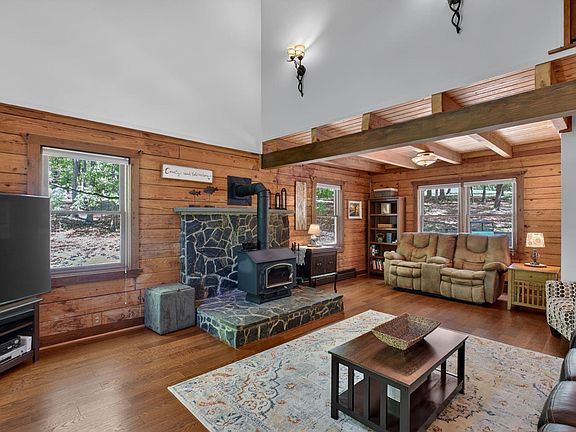 5th image of 279 Jefferson Dr