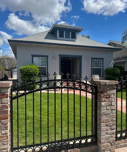 814 N Van Ness Ave — Photo 1