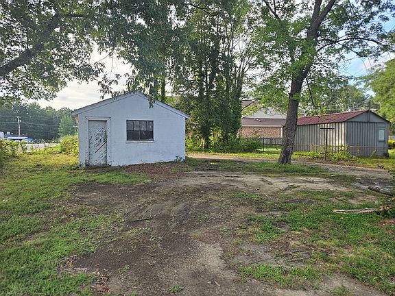3rd image of 3618 Chapel Dr