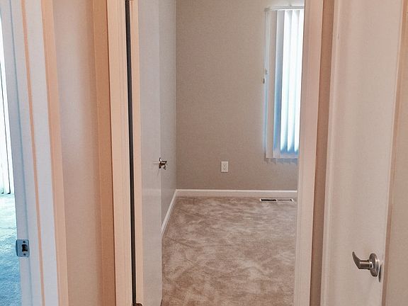 4th image of 215 Grove Acre Ave APT 27