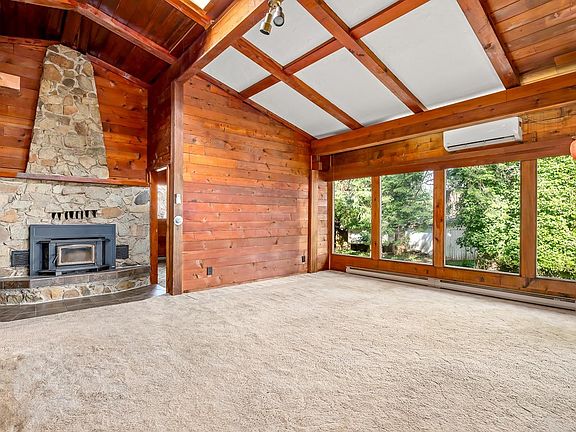 4th image of 415 Holiday Rd