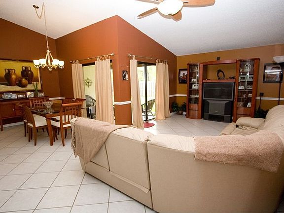 OVERSIZED FAMILY ROOM