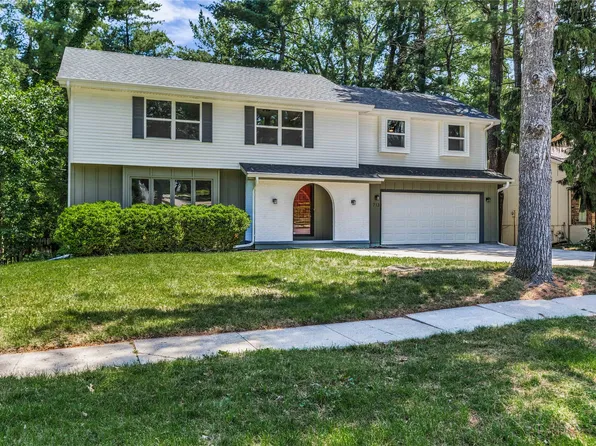 713 47th St, West Des Moines, IA 50265