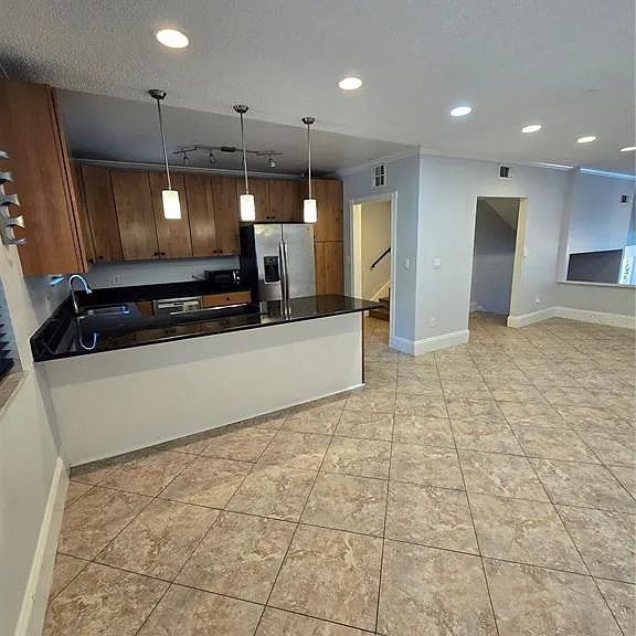 612 E Church St — Photo 8