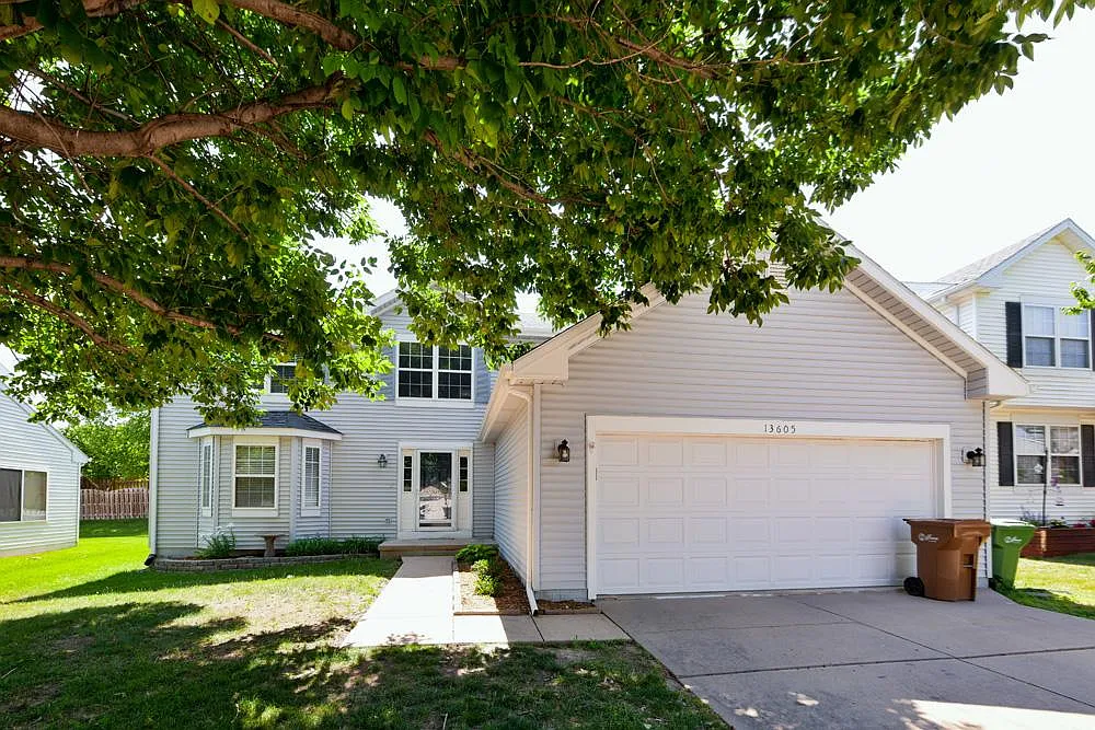 4 bed, 2700 sqft, $2,395 — Photo 4