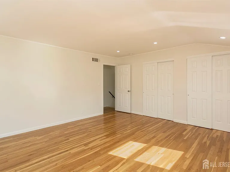 40 Essex Ave — Photo 24