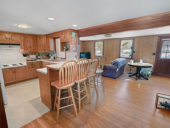 4th image of 11 Newbury Neck Rd