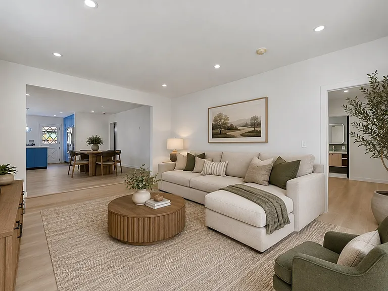 329 E Maple Ave — Photo 3
