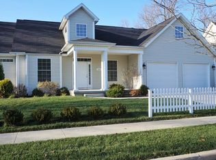 1260 Honey Locust Dr, Columbus, IN 47201