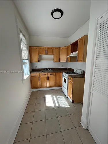 529 NE 66th St #7 Photo 1