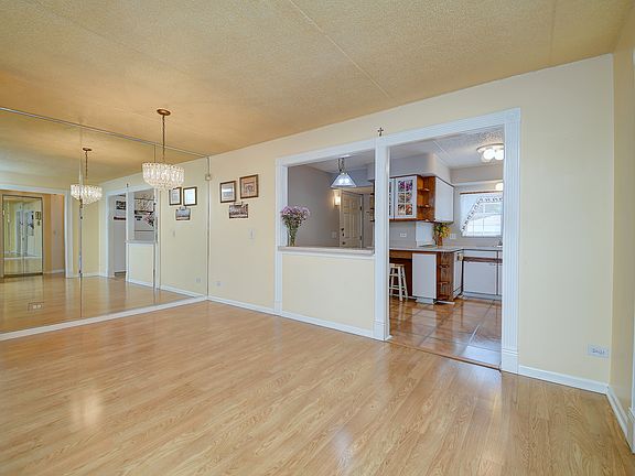 5th image of 6550 W Belmont Ave APT 107