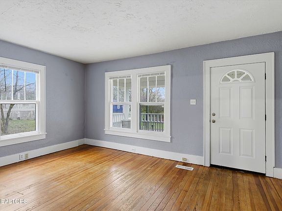 5th image of 5301 Ross Rd