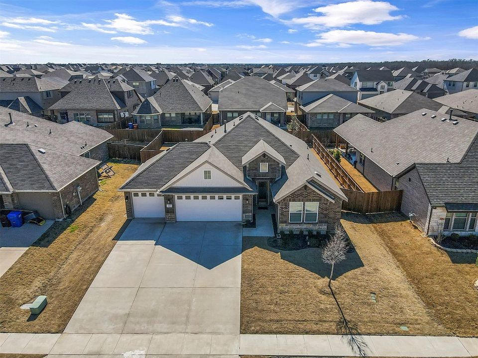 1st image of 3217 Woodland Dr