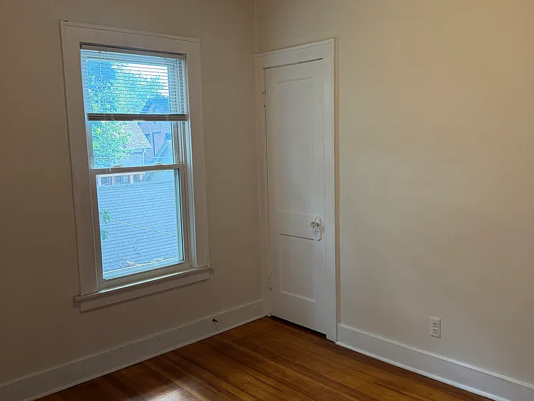 1052 Beaconsfield Ave — Photo 26