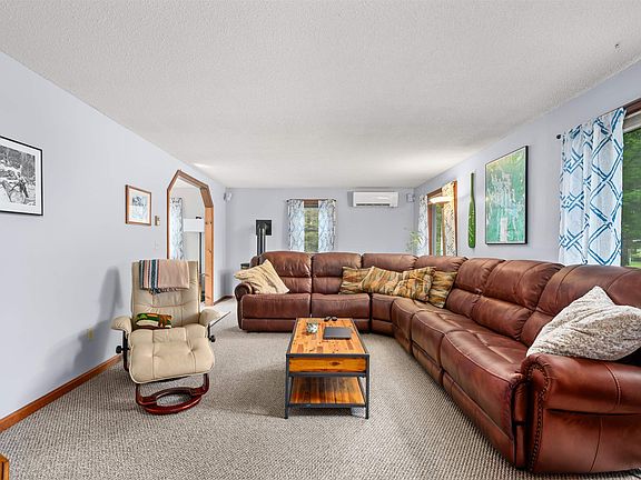 3rd image of 8 Sherwood Forest Drive