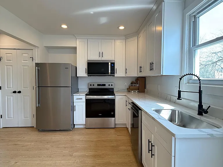 2125 1/2 Oakland Rd — Photo 6