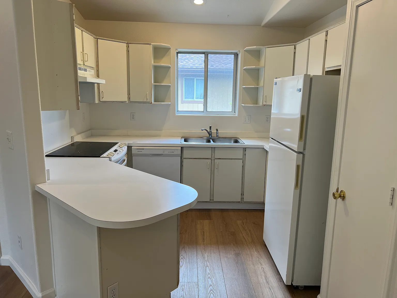 3 bed, 1200 sqft, $1,800 — Photo 3