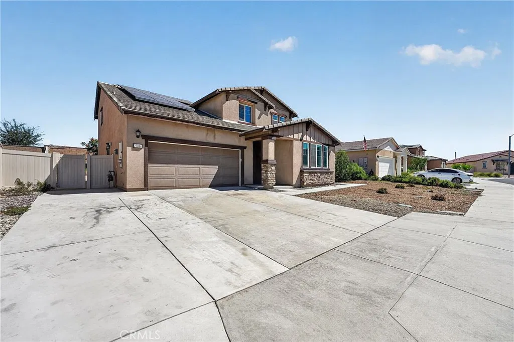4 bed, 3.5 bath, 2617 sqft, $3,900 — Photo 4
