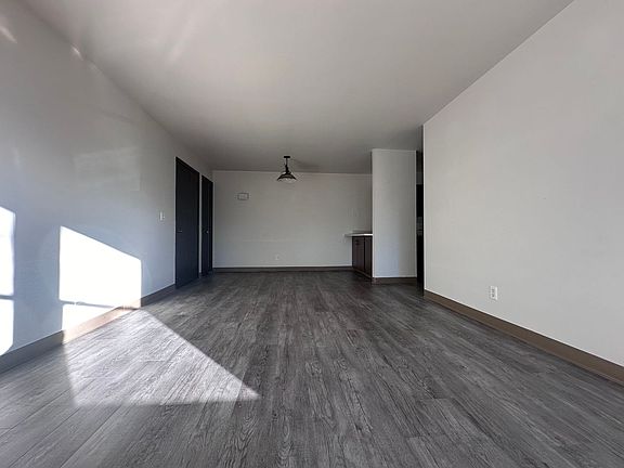 4th image of 101 Riverview Dr #6