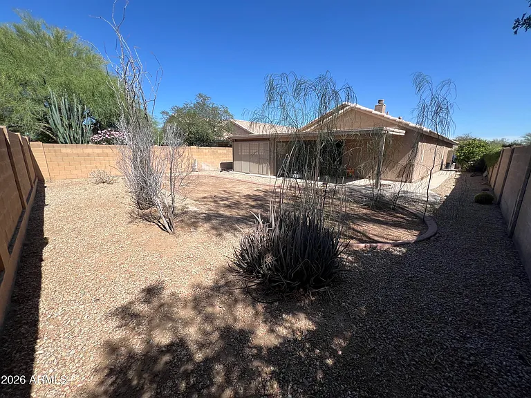 2240 E Mariposa Grande — Photo 12