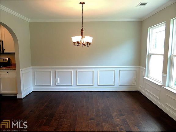 4th image of 5885 Garden Cir