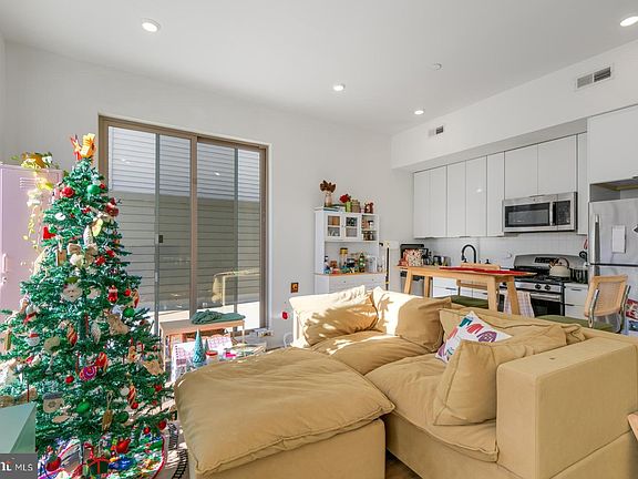 3rd image of 630 Federal St #206