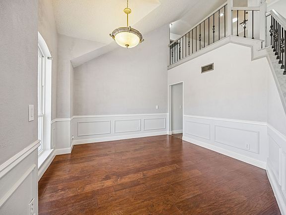 3rd image of 2215 Cimarron Rd