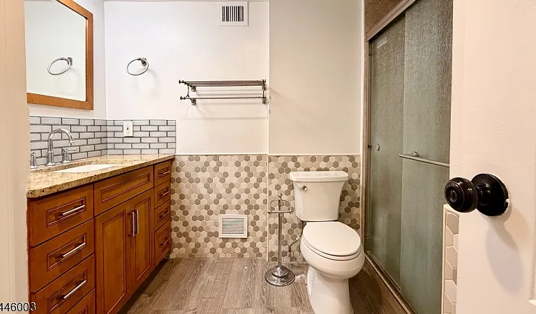 90 E Blackwell St #A — Photo 6