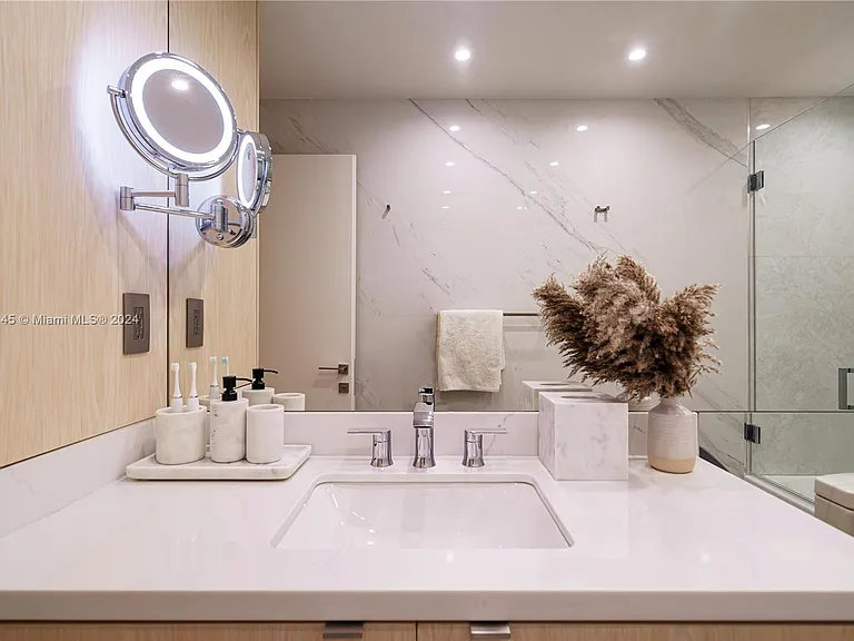 19115 Fisher Island Dr #19115 — Photo 31