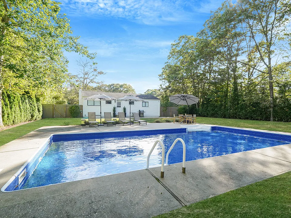 138 W Tiana Rd