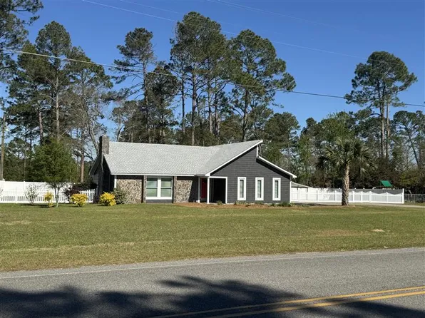 557 Bay Meadows Dr E, Douglas, GA 31535