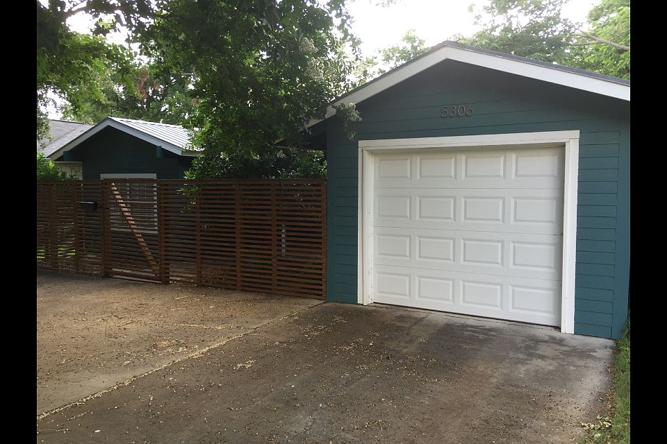 Spacious 1 car garage