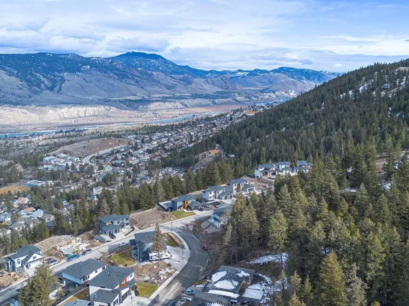 2120 Lupin Ct, Kamloops, BC V2E 0E2