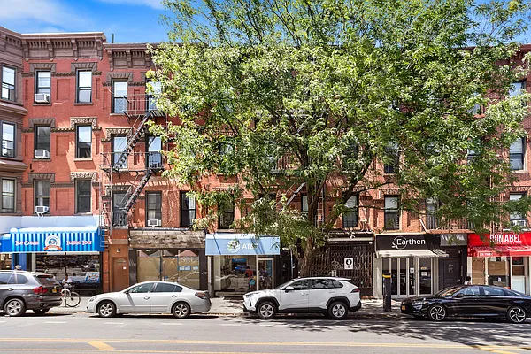 Rented by Safdie Realty Group | media 34