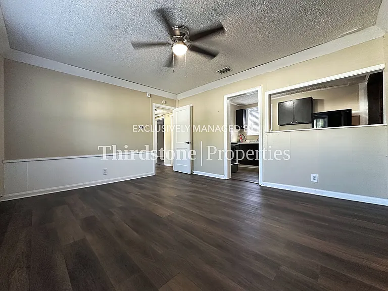 1136 Maynard St — Photo 4