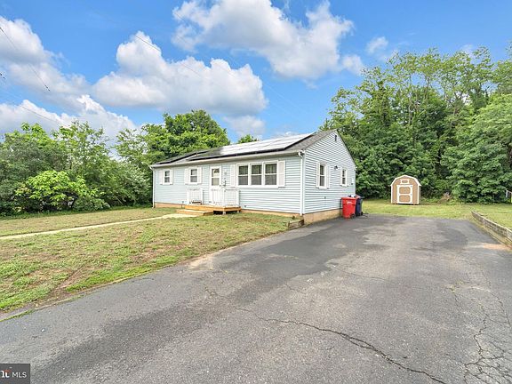 2nd image of 53 Dubois Ave