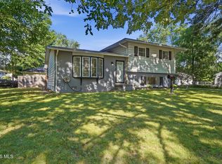 2401 Vaness Dr, Toledo, OH 43615