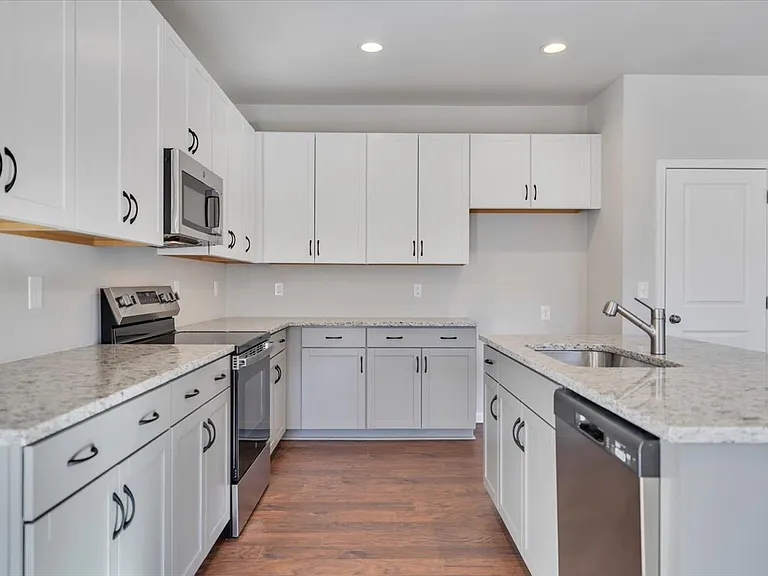 7401 Kings Pointe Dr — Photo 7