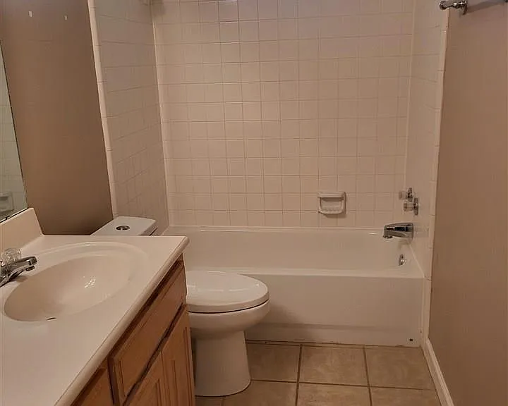 404 Swenson St — Photo 12