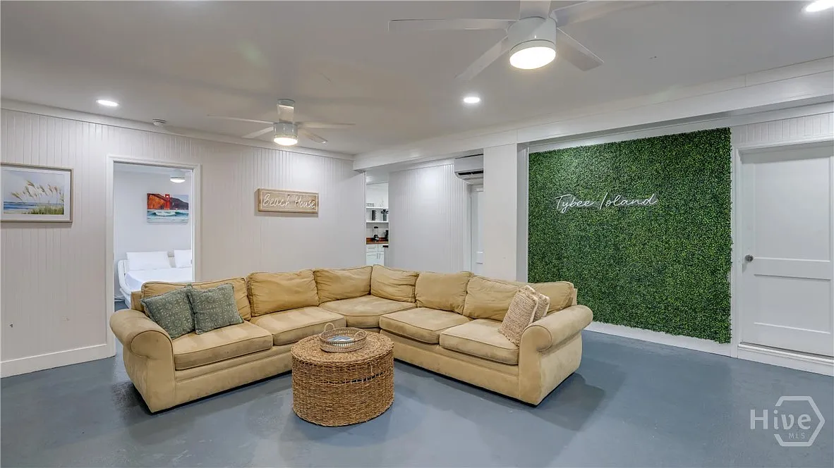 3 bed, 1.0 bath, 1559 sqft, $3,200 — Photo 4