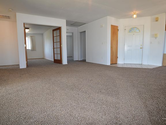 4th image of 2651 Saint Helens Ct