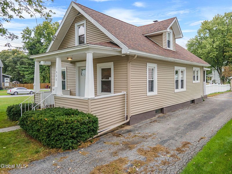 2nd image of 1606 Fordham Avenue