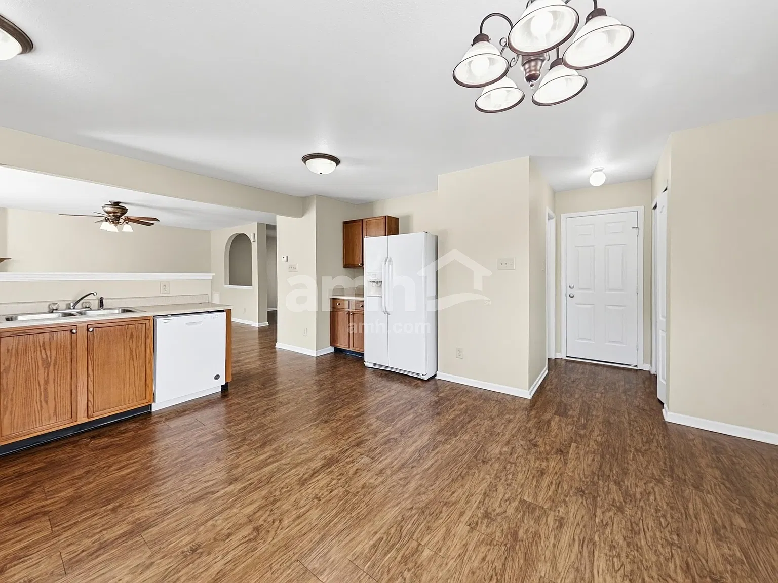 4 bed, 2.5 bath, 2230 sqft, $2,080 — Photo 4