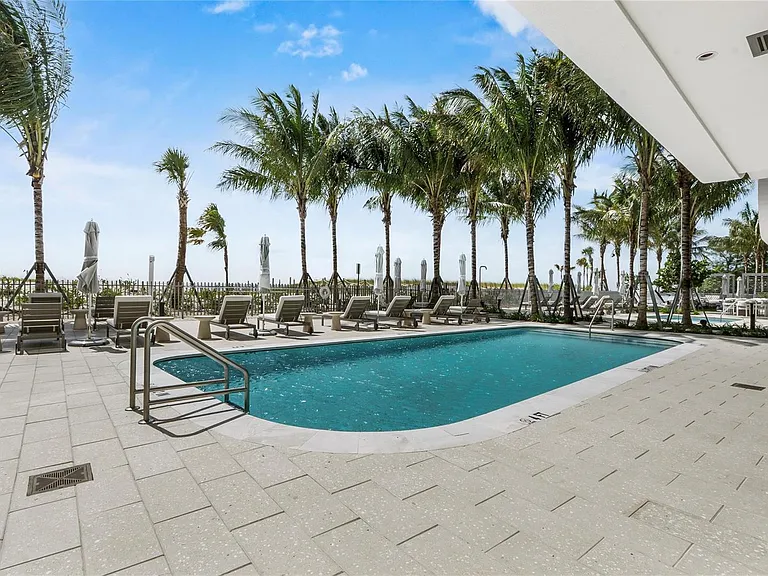 900 N Ocean Blvd #LPH05 — Photo 39