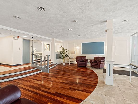 4th image of 50 Green St APT 401