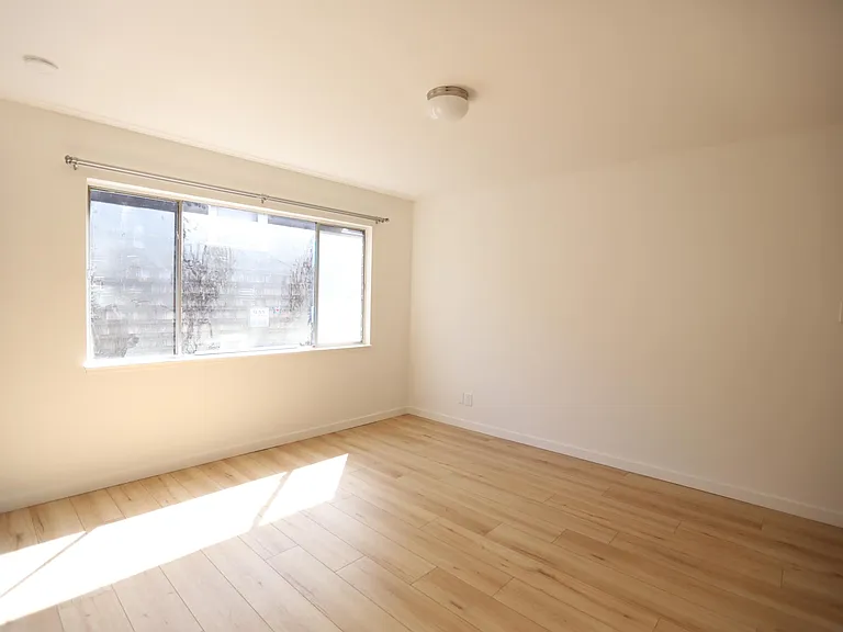 2210 McKinley Ave #7 — Photo 6